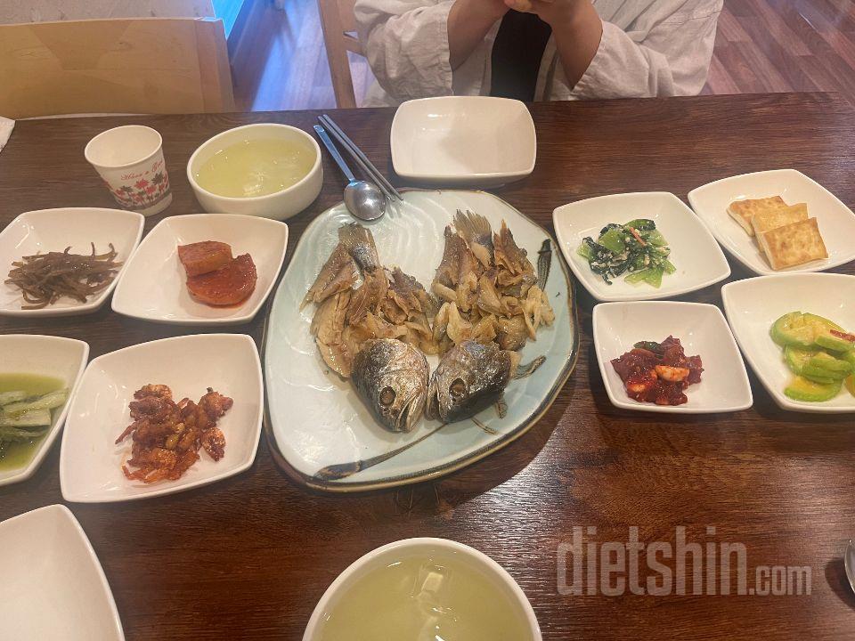 주먹밥 양이 많아서 든든하게 먹을수