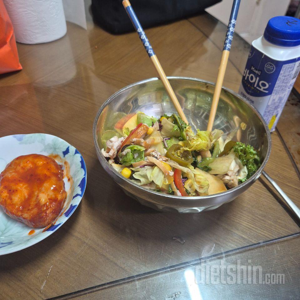 매일 하루에 한끼니는 샐러드와 닭가슴