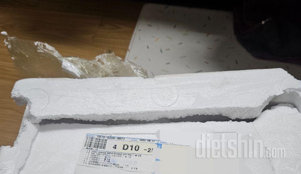 아이스박스가 중간에 깨진건지 첨부터