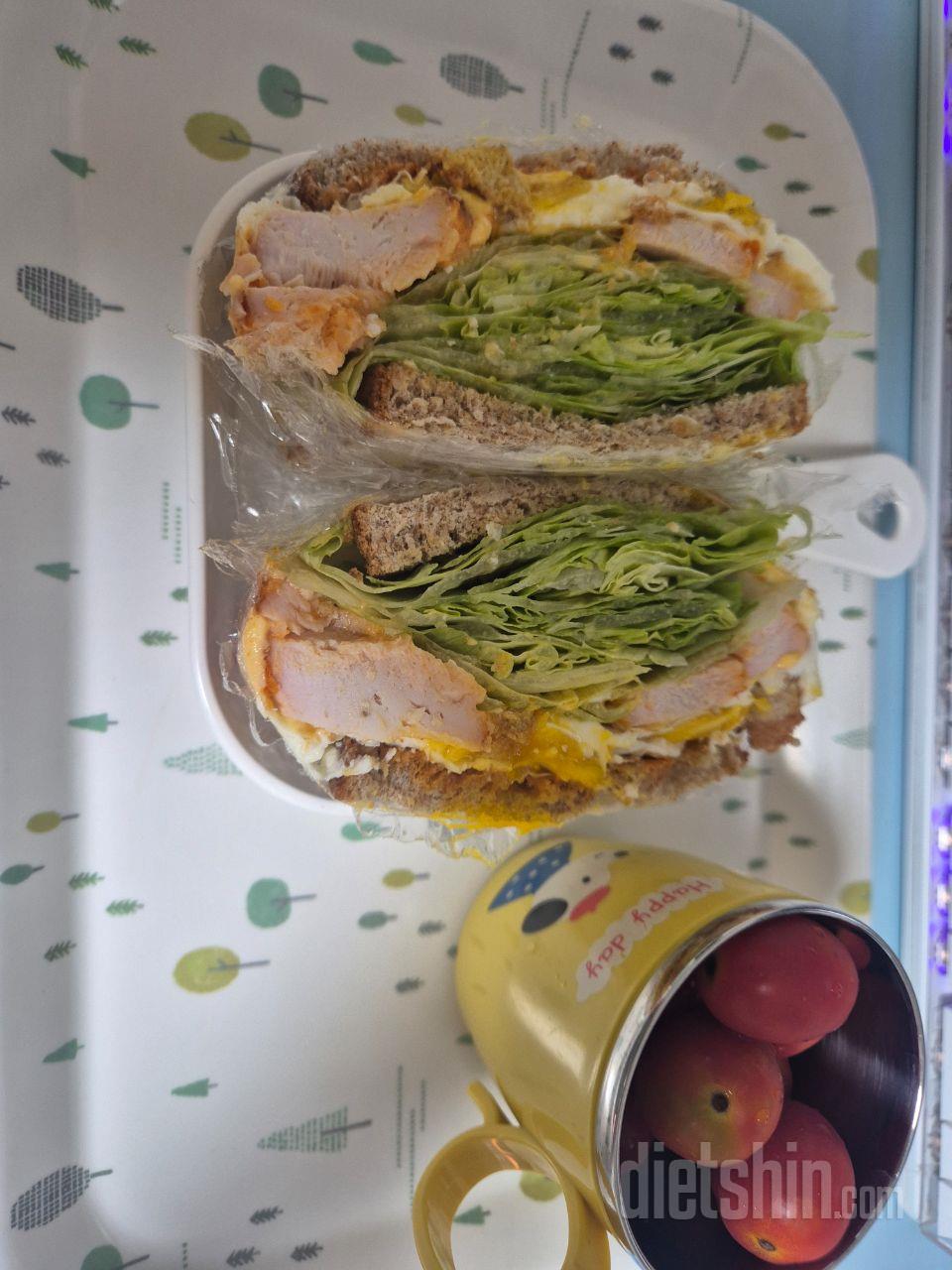 샌드위치할때 꼭 필요한 빵이에요 맛있