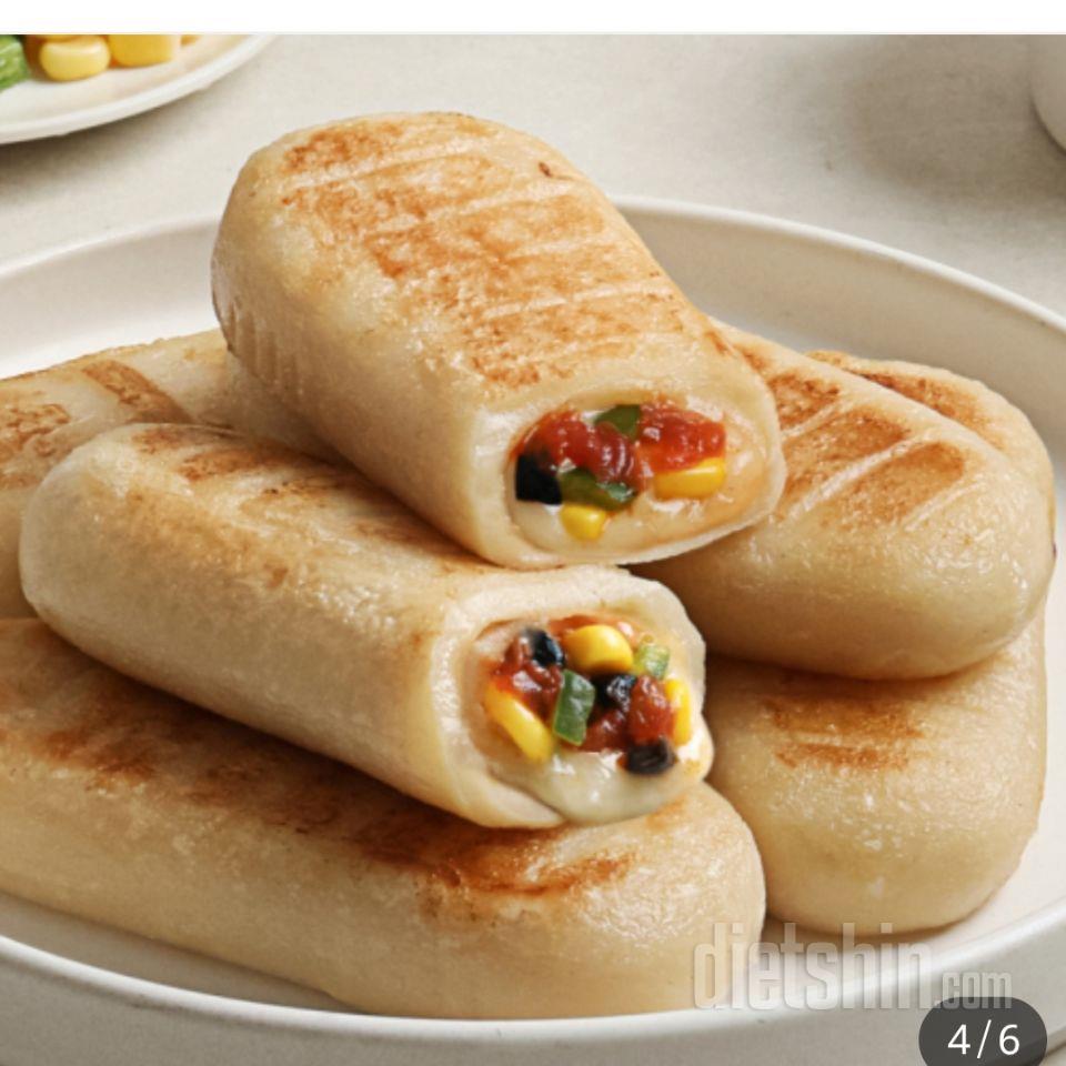 쫀득한 식감.  짭쪼름한 치즈. 톡톡