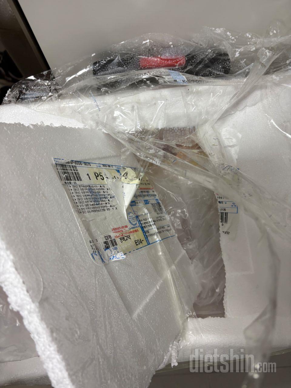 배송시 저렇게 깨져왔는데 테이핑 되어