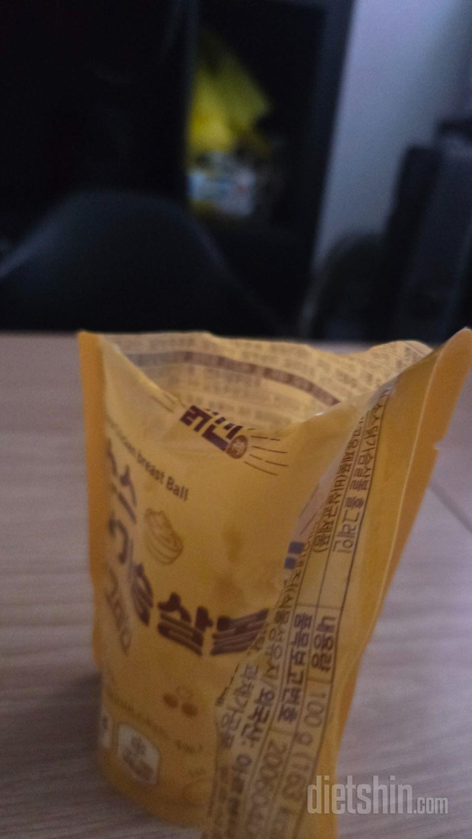 닭이 촉촉하고 소스도 맛있어요