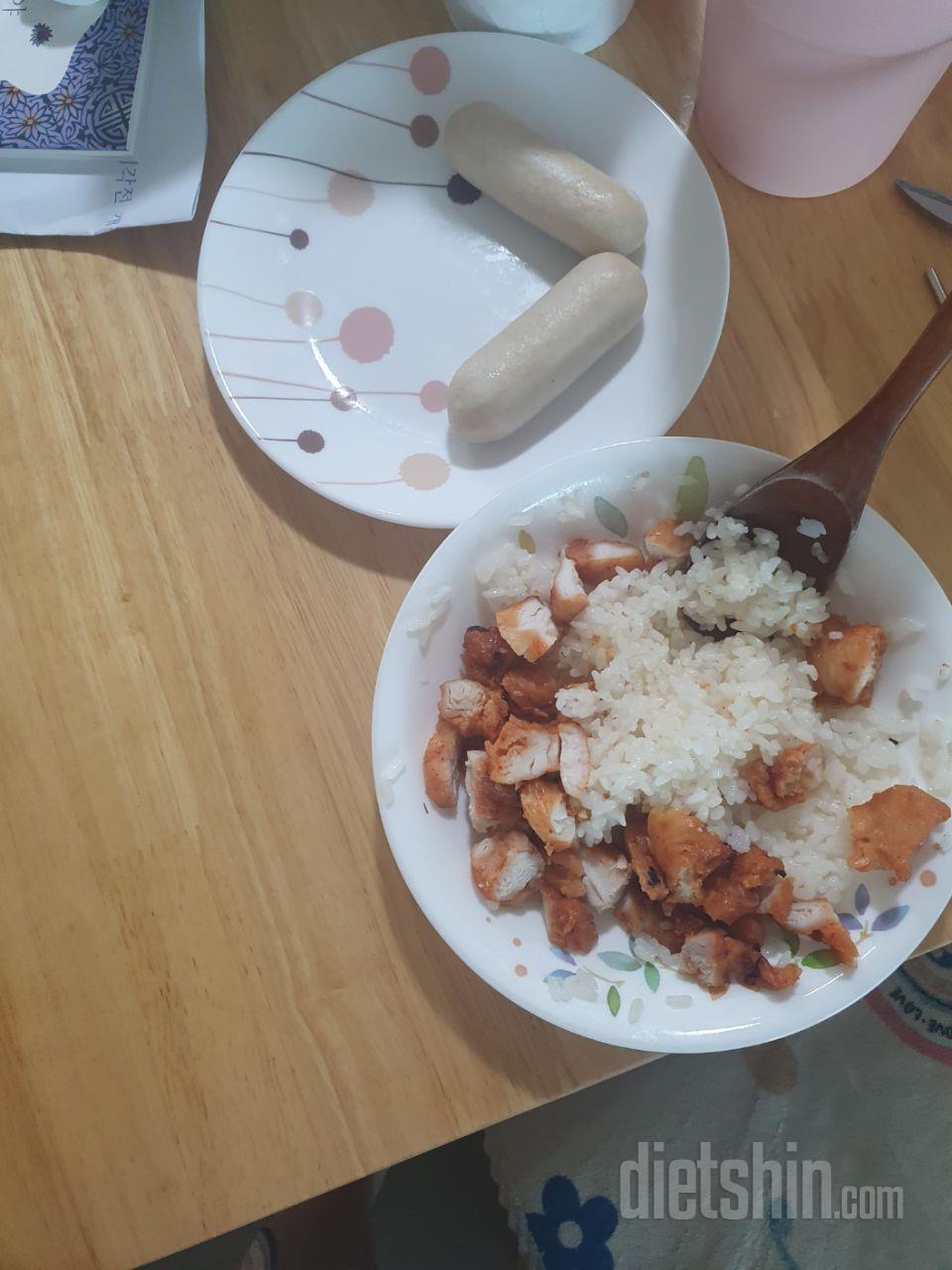 떡순이라 식사때 하나씩 챙겨먹어요.