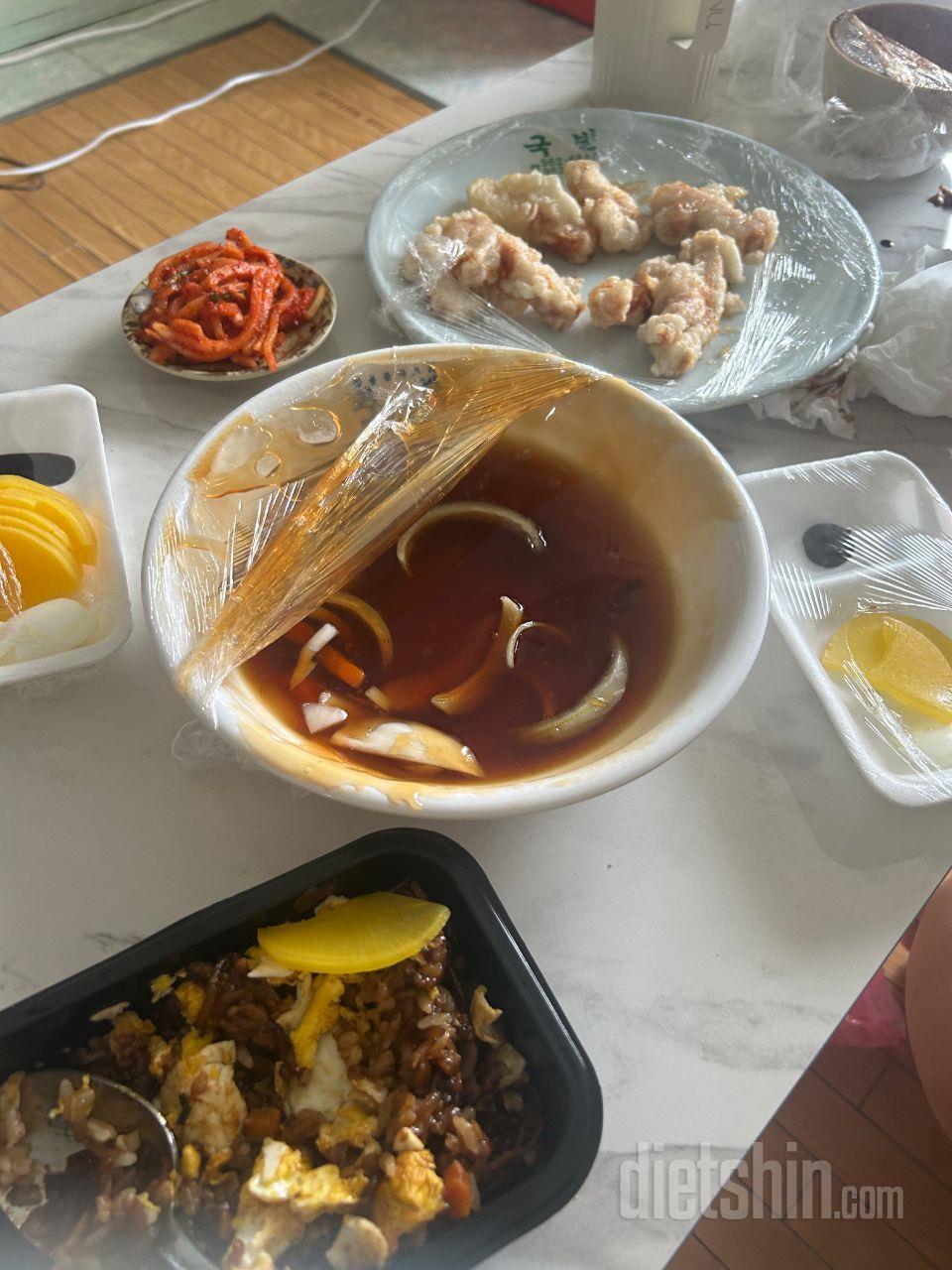다신반상 짜장잡채밥 맛있어용 ㅜㅠ
남