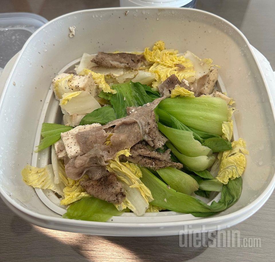 주먹밥을 다양하게 만들어서 먹고있어요