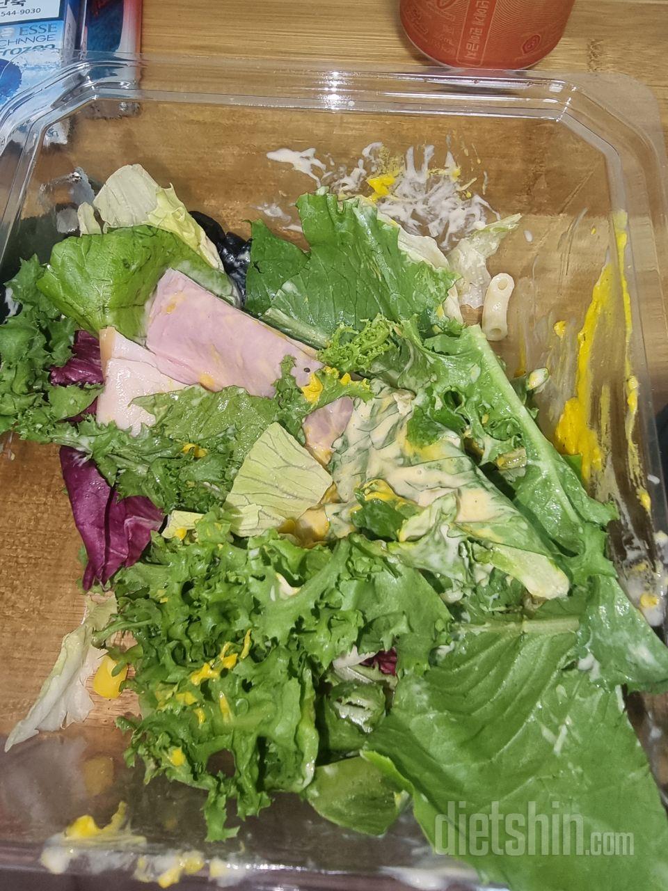 채소도 신선하고 드래싱소스가 맛나네요