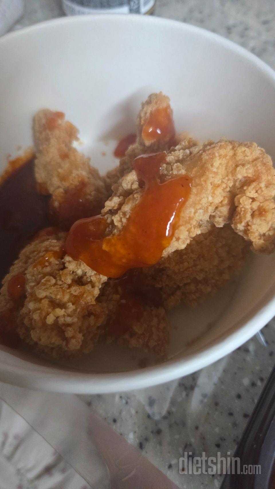 바삭바삭하니 괜찮아요 양은 적음
소스