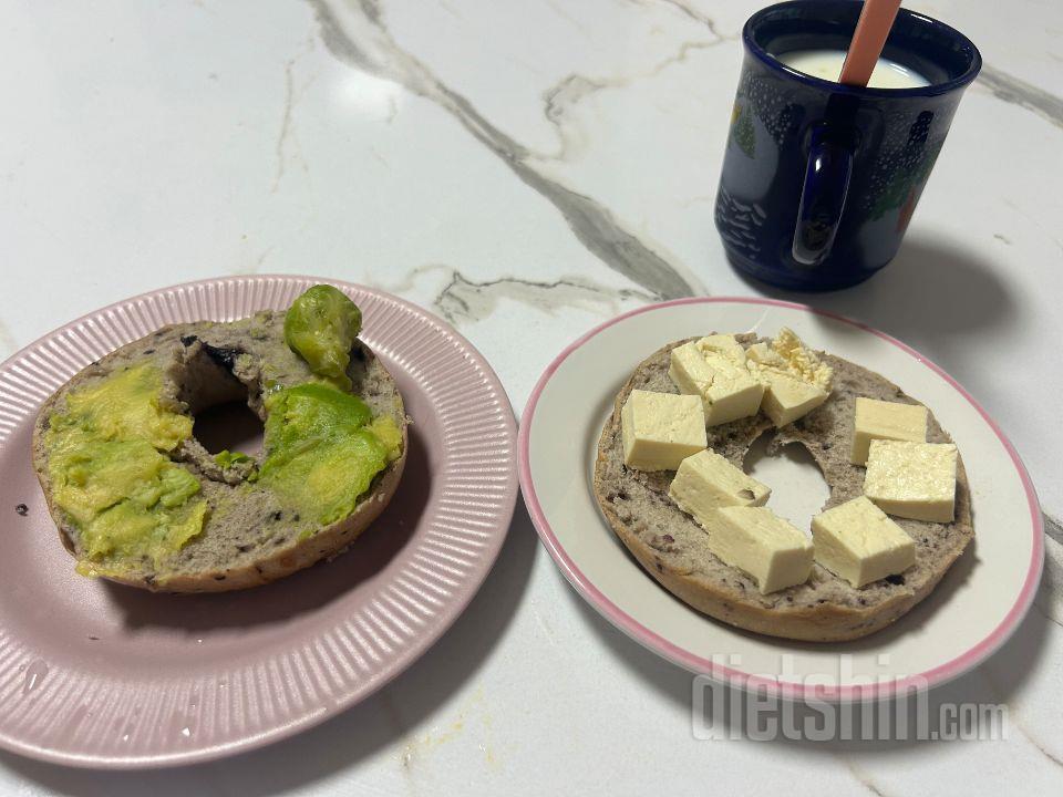 베이글 또 시켜야해서 들어왓네여. 배