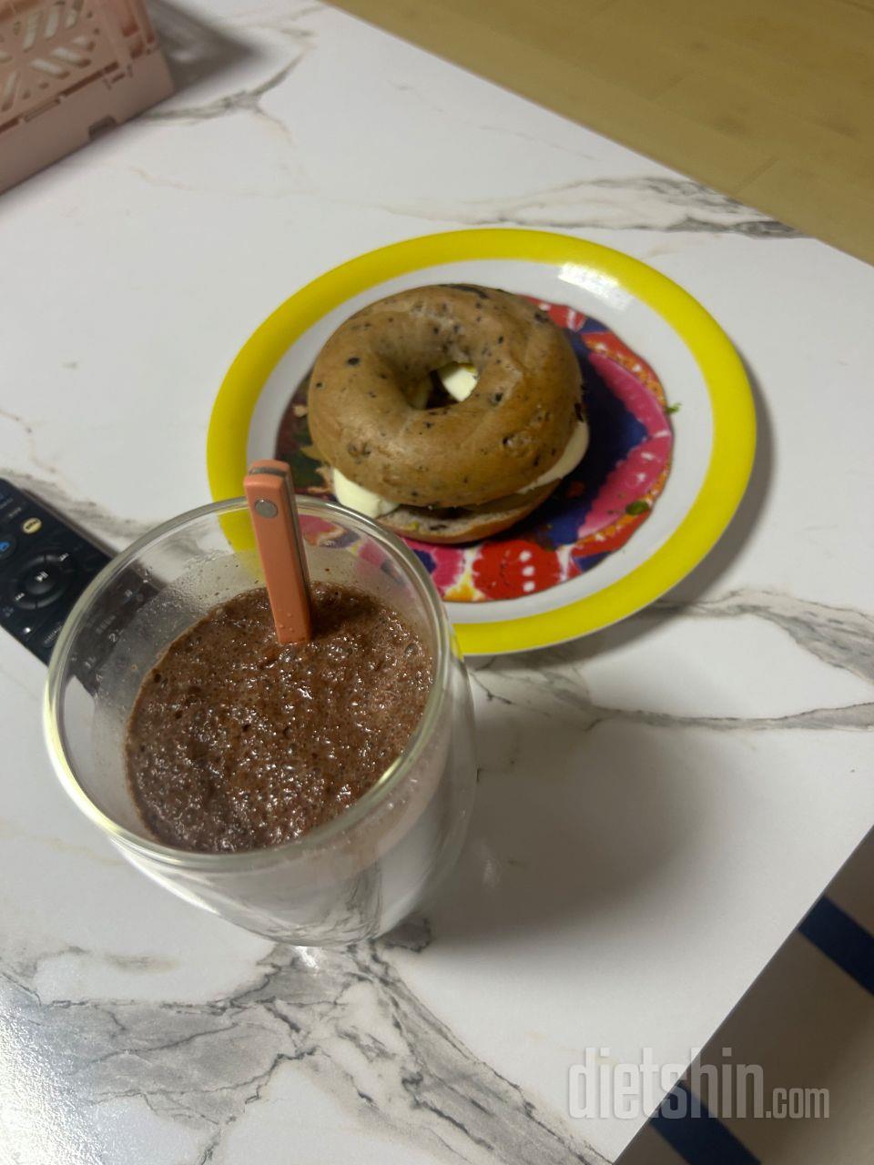 아보카도발라서 계란 넣어 먹으면 한끼