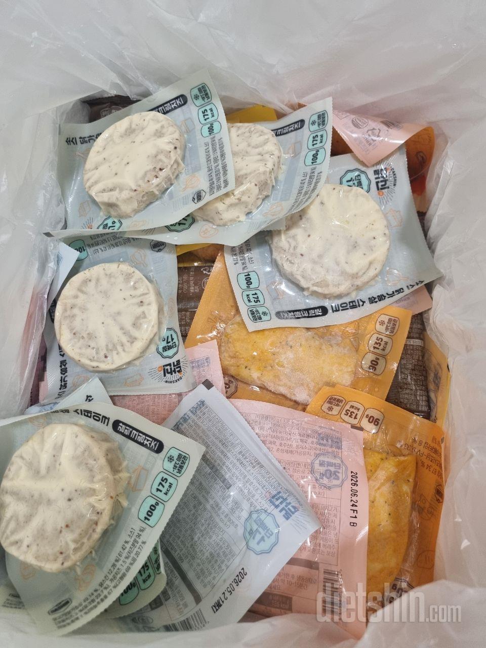 닭가슴살바 처음 먹어보는데 어묵맛나고