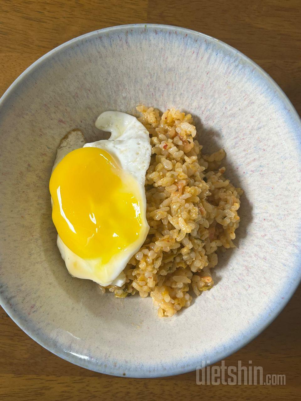 현미볶음밥은 처음 주문해 먹어봤는데