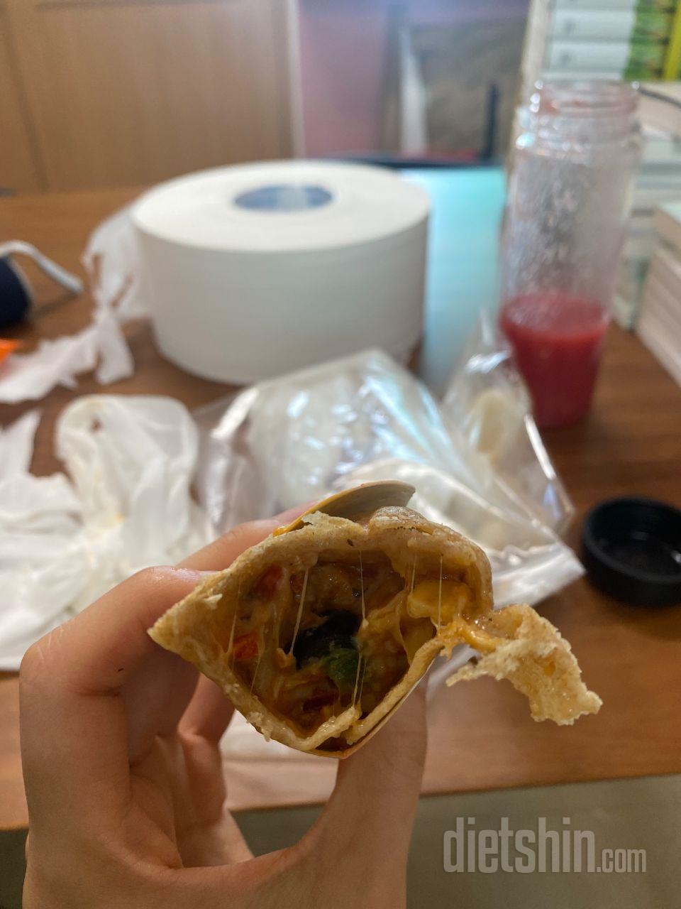 양은 작은데 완전 피다맛 나는 부리또
