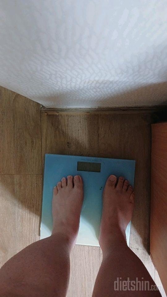 7일 아침 몸무게 재기1일차 성공!