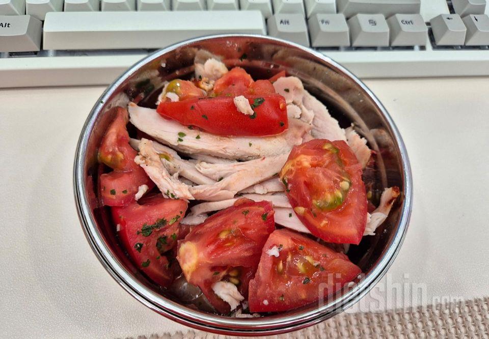 다이어트식단으로 토마토에 닭가슴살을