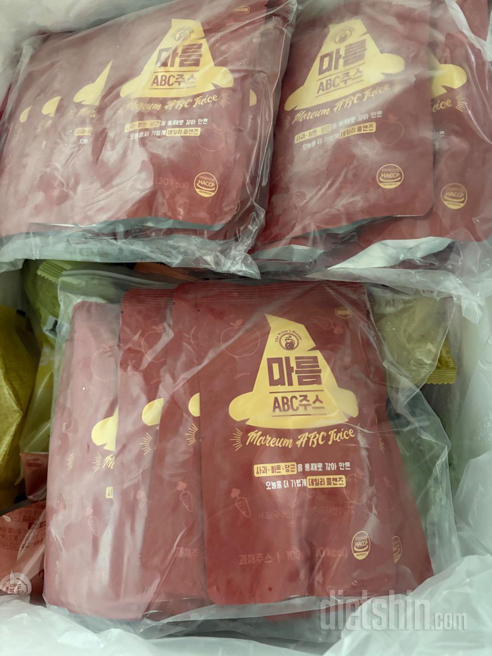 한달동안 먹어보려고
샀어요 착즙보다는