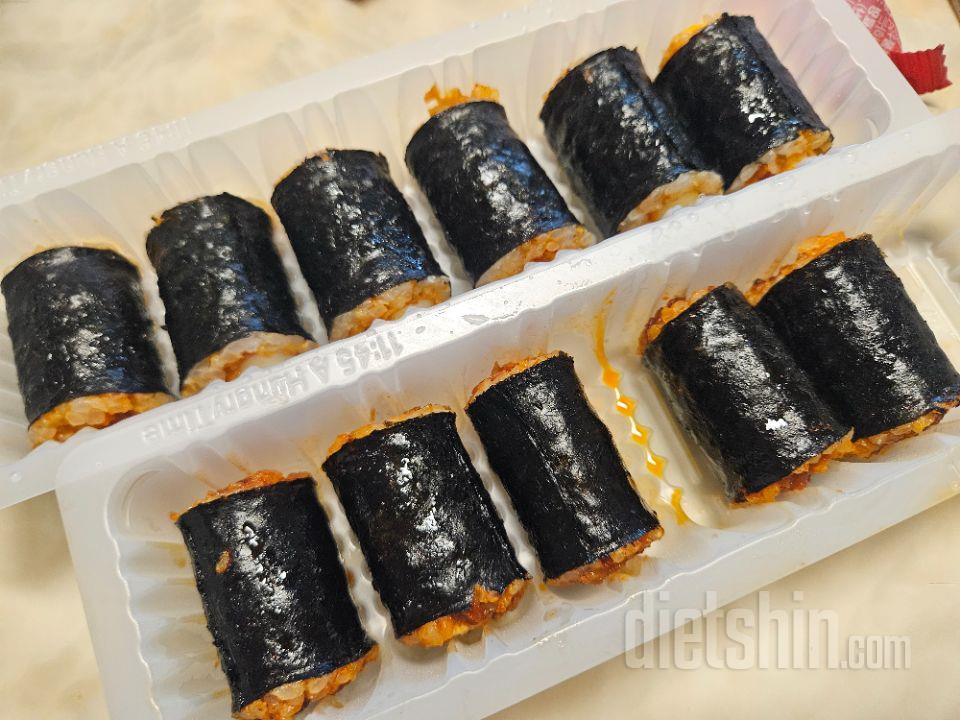 김밥이 이렇게 맛잇어도 되나요....