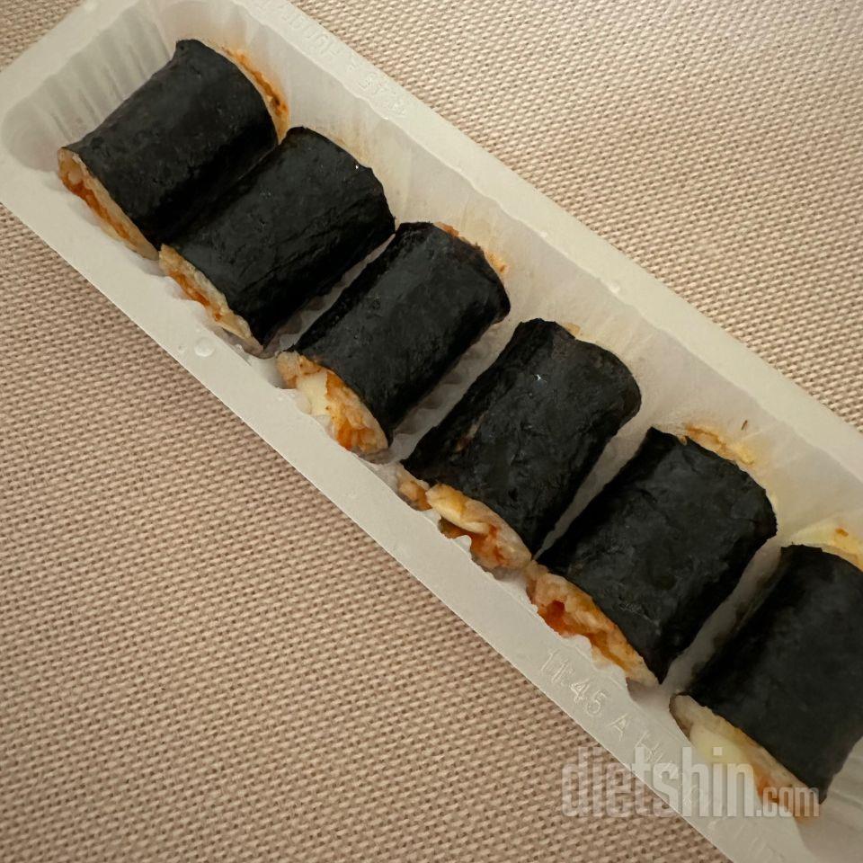 묵은지참치마요랑 김치치즈 번갈아가면서