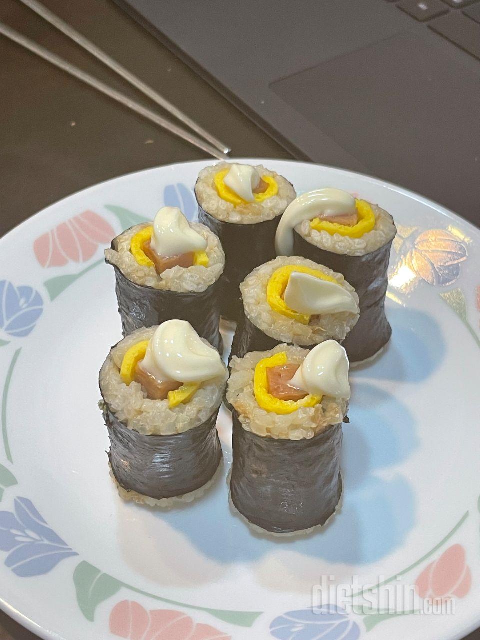 저는 마요네즈 살짝 올려서 먹었어요!