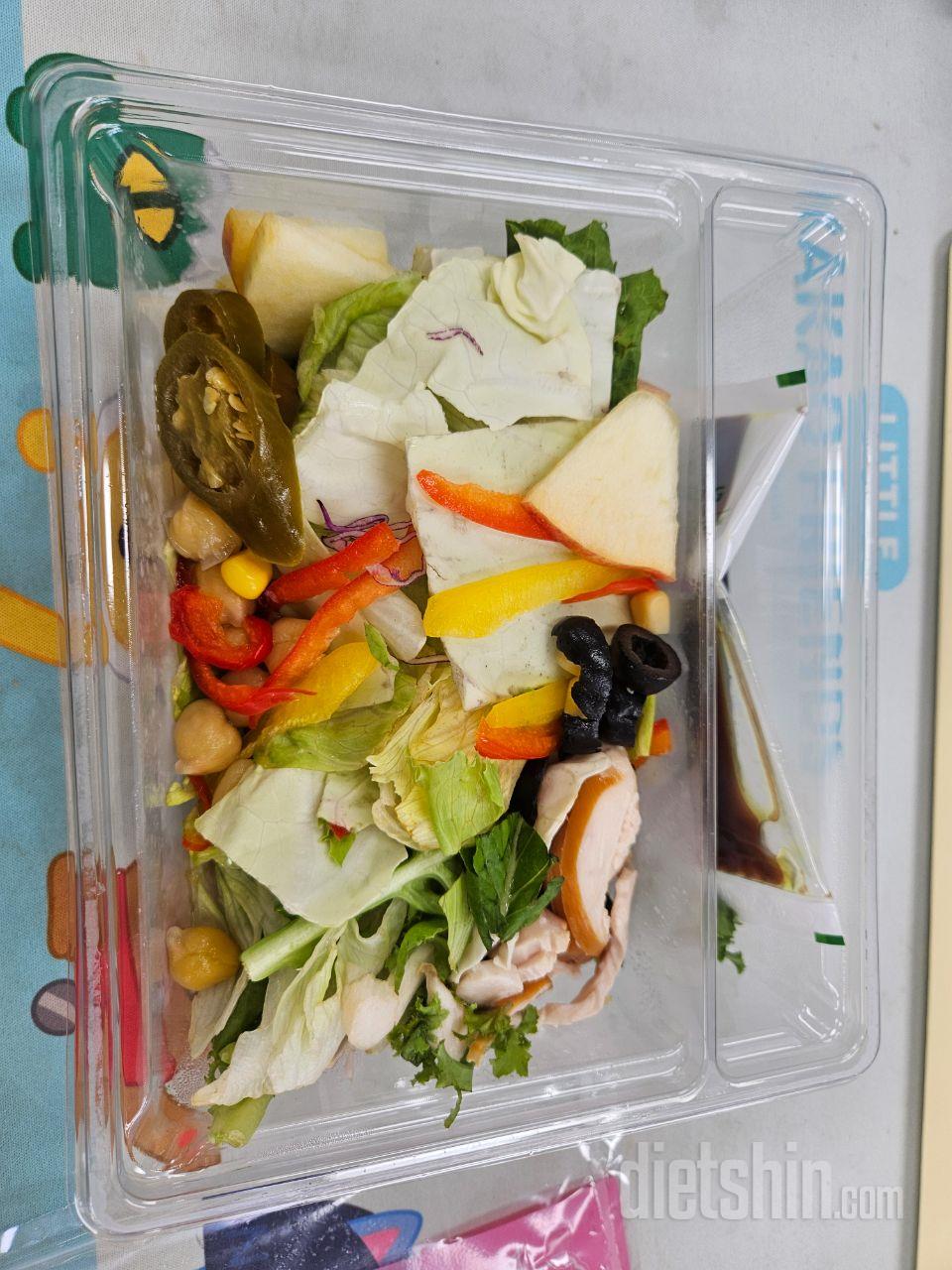 샐러드 드레싱이 잇어서 맛잇게 먹어요