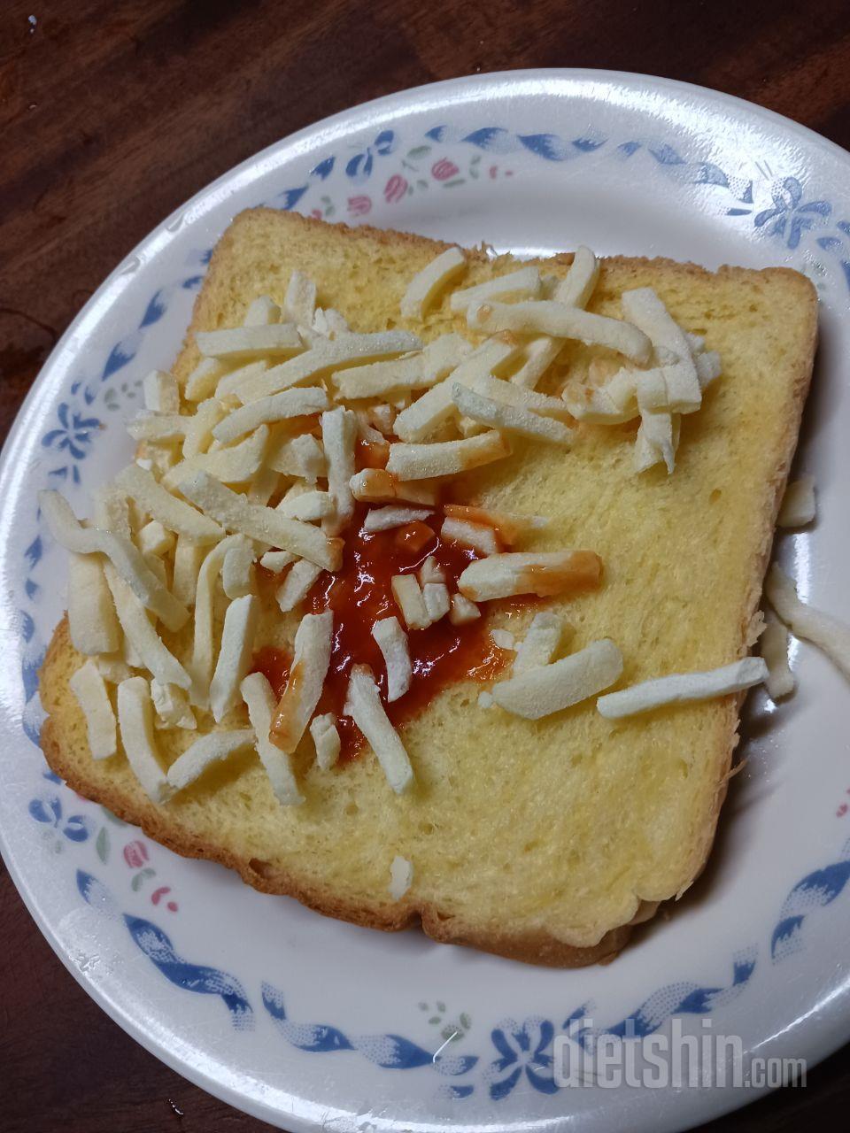 마녀수프+소고기+치즈
식빵+마녀스프+