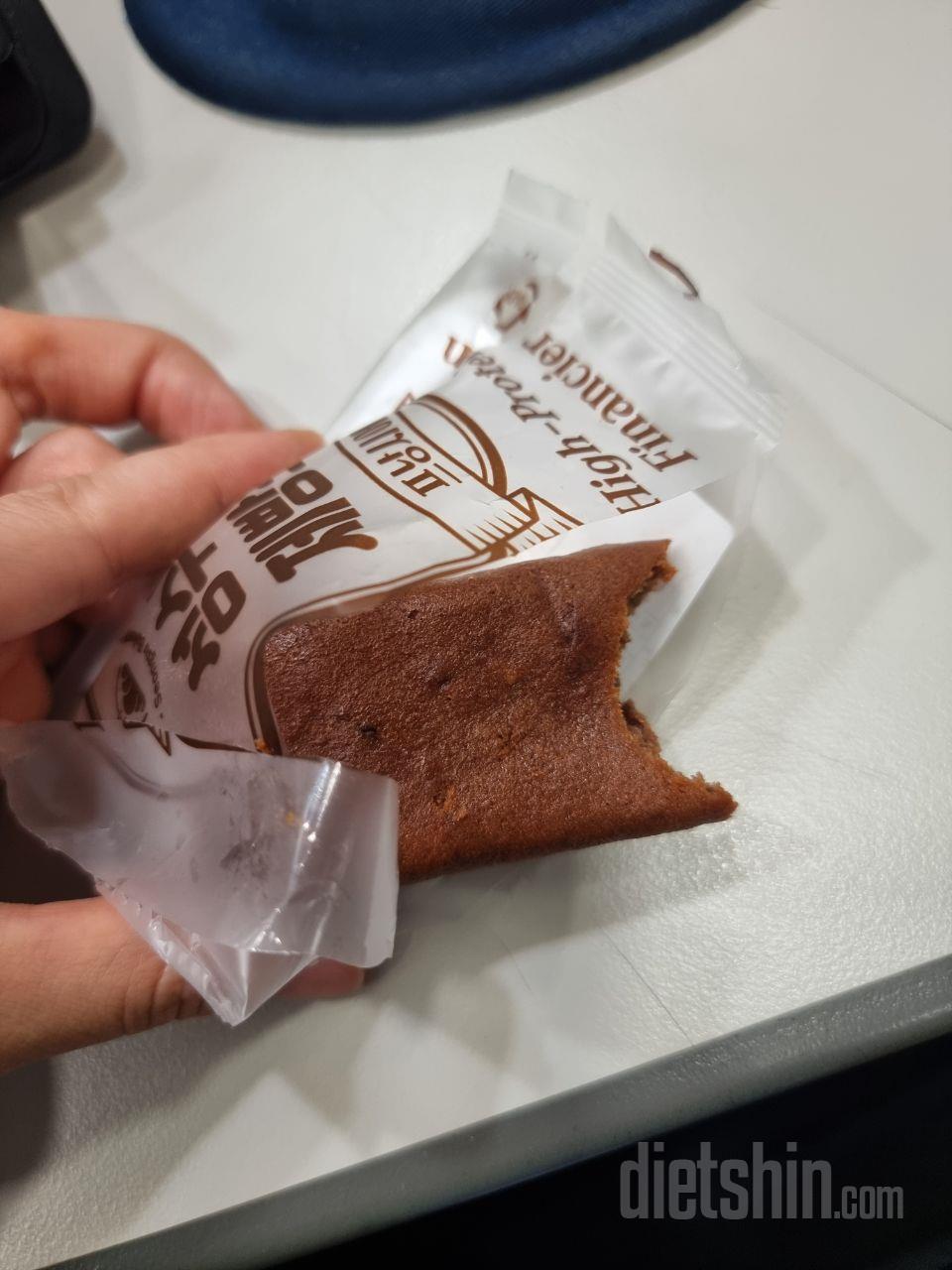 진짜 너무 달아요. 한 입 먹고 바로