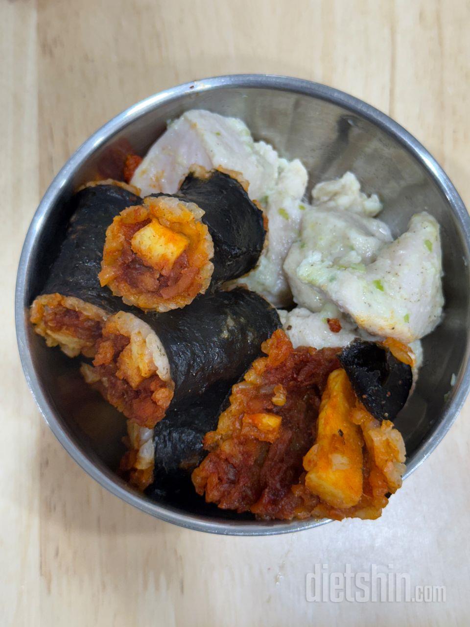 보통 17시간씩 단식하고
점심에 닭가