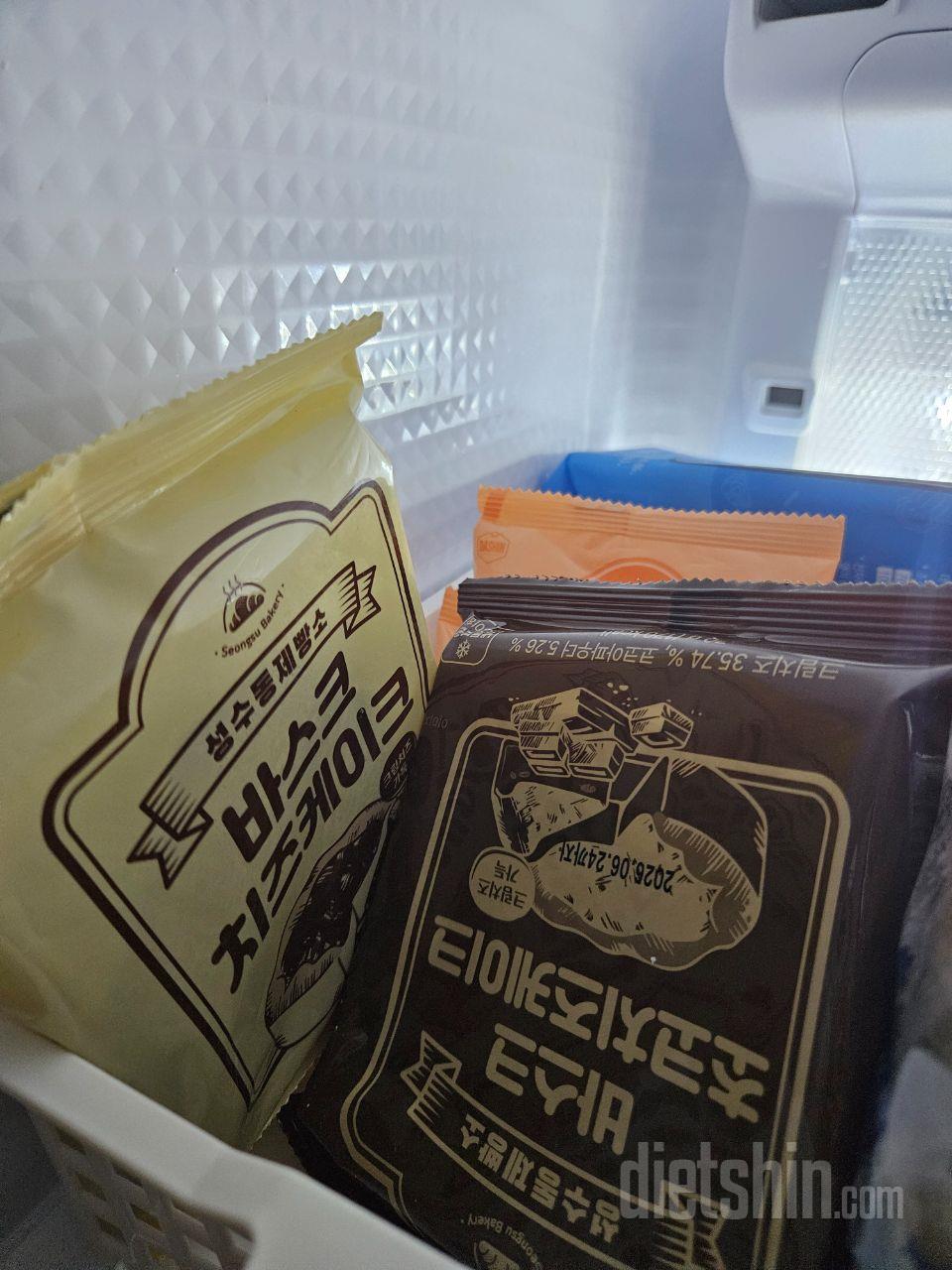 냉장고에 늘 상비되어있는 아이들이에요