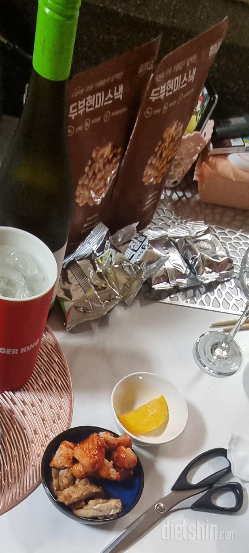 아침 닭가슴살 계란 사과 양상추
점심