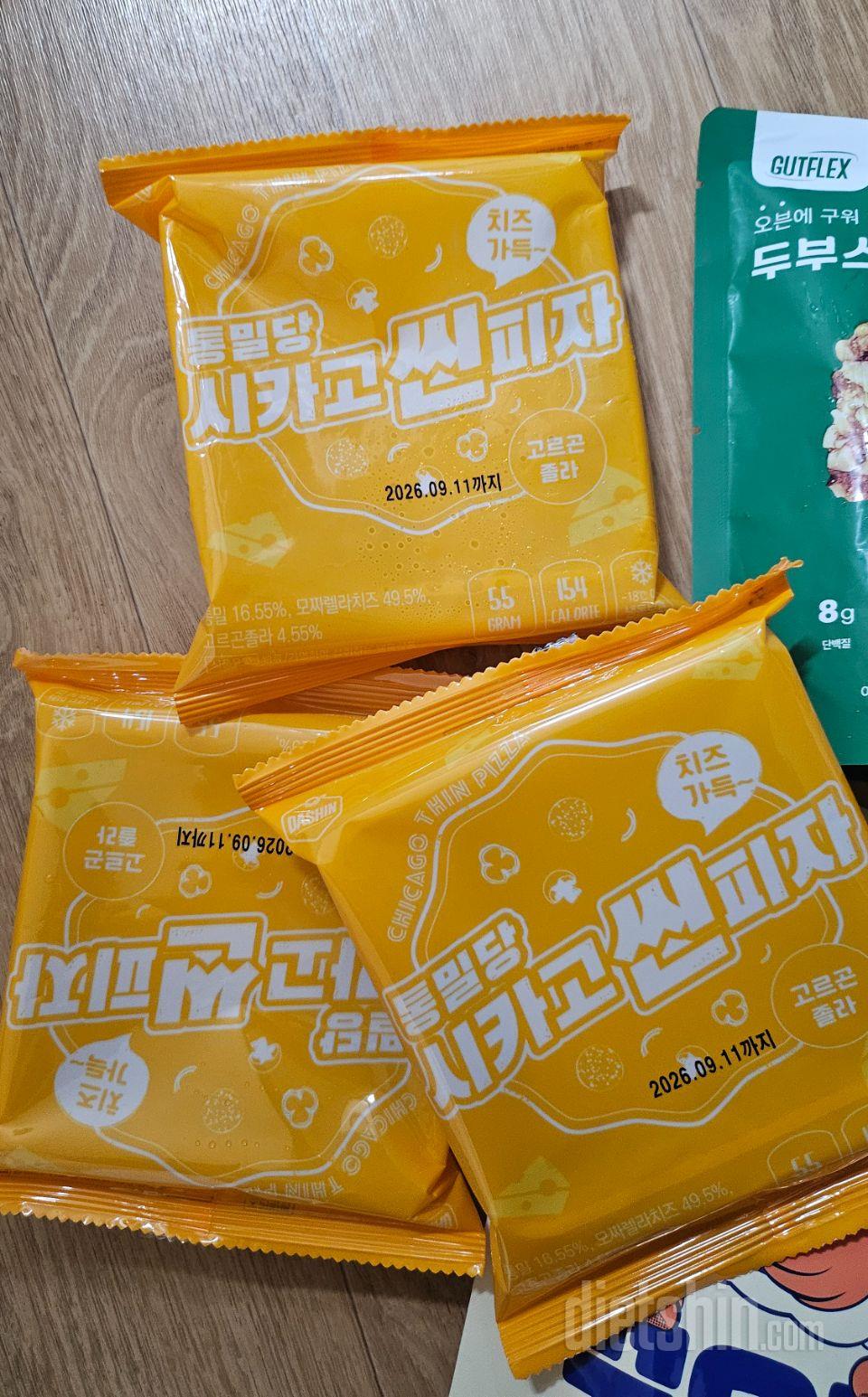 오랜만에 피자시켰네요 건강한맛이라좋아