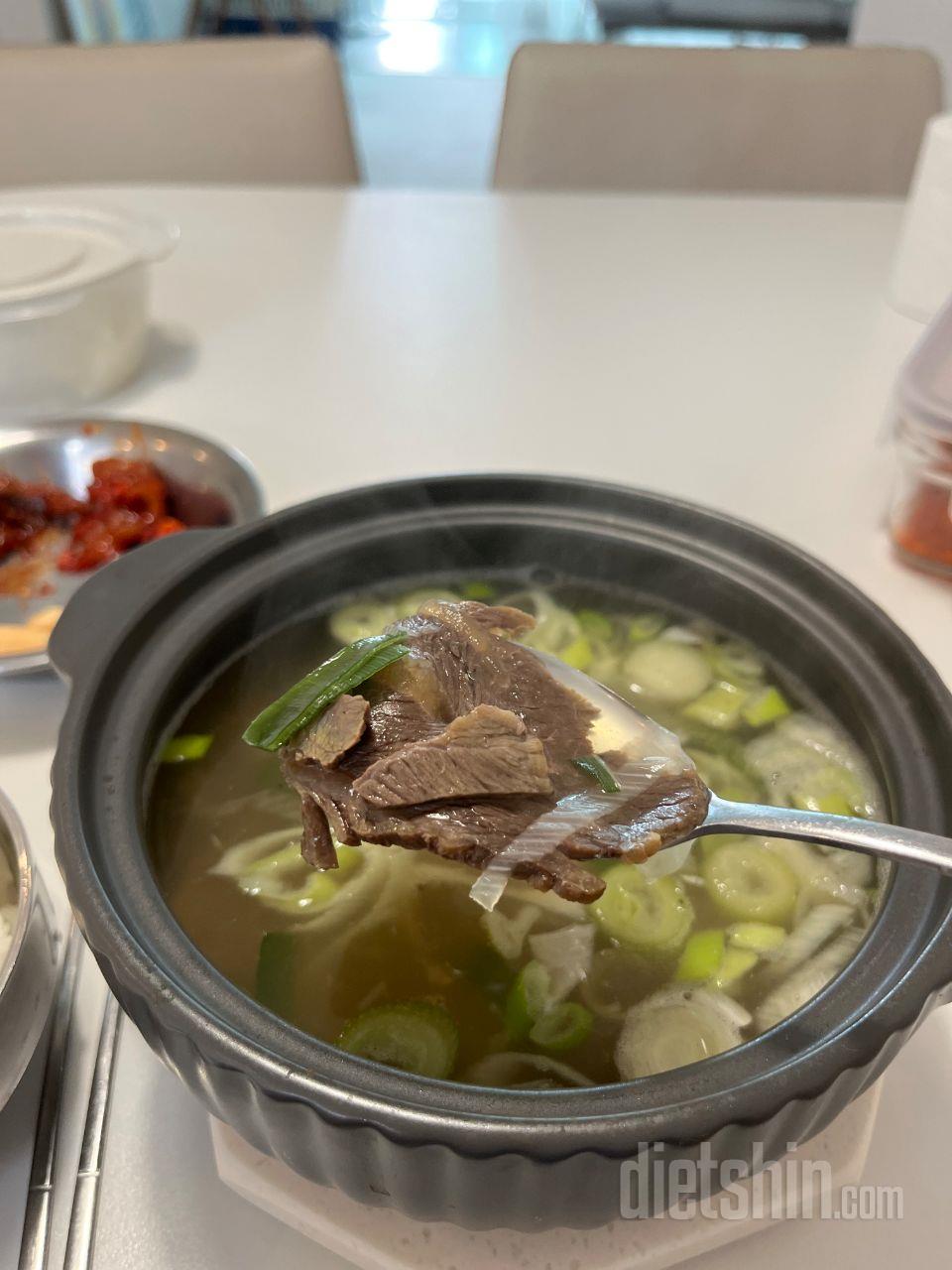 국물이 진국입니다😃
고기도 큼직한게