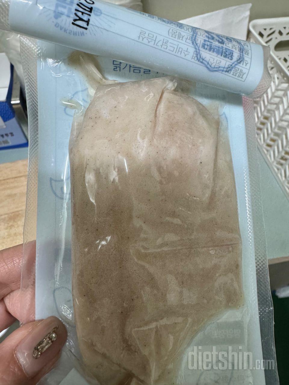 치즈 향이 은은하게 나고 겉은 살짝