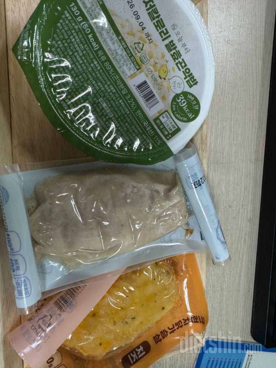 치즈 향이 은은하게 나고 겉은 살짝