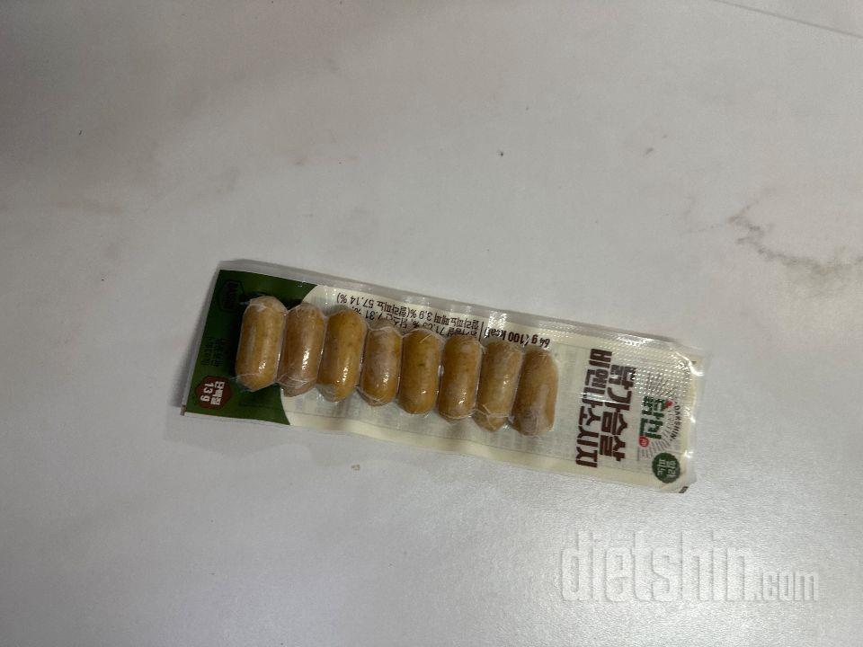 항상 냉장고에다가 놓는 제품이에요.