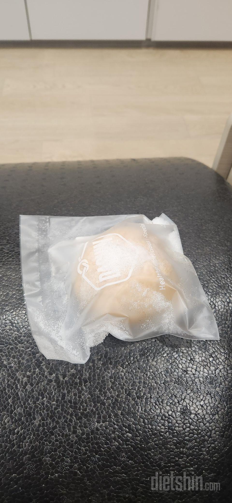 나의 간식 크림빵을 너무나 좋아해서