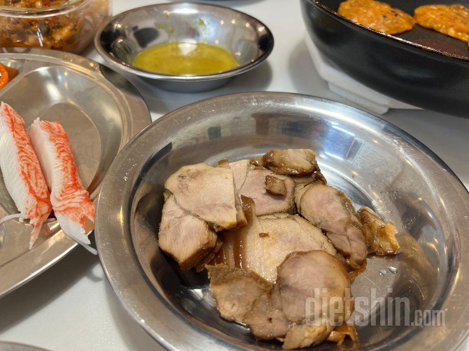 족발과 겨자소스는 찰떡 조합💛
맛있