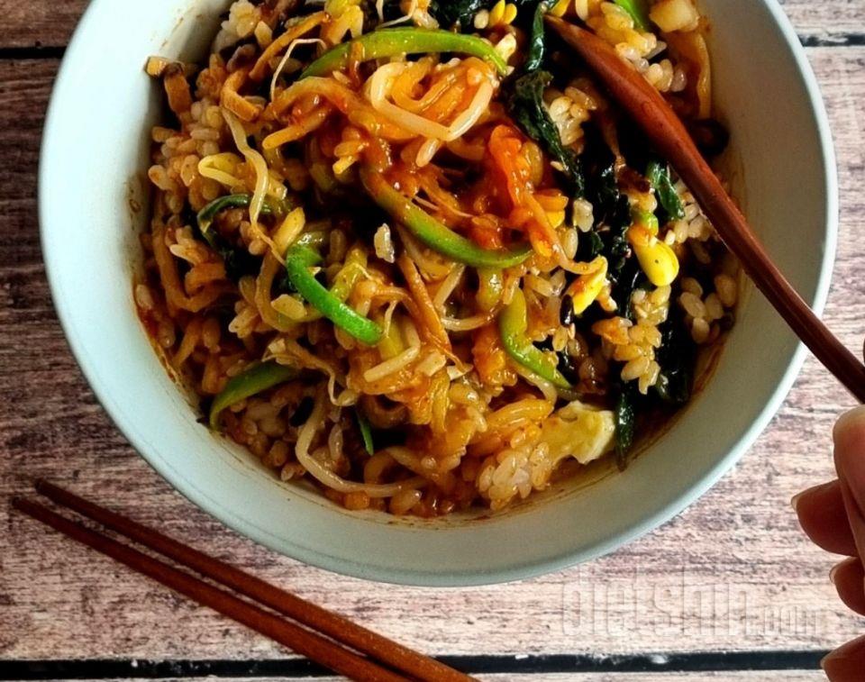 맵찔이여서 케찹을 잔뜩 넣고 고추장