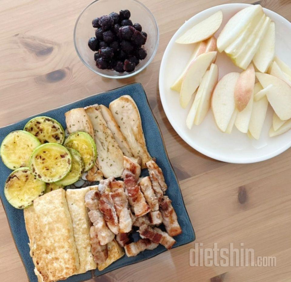 각종 스테이크를 해서 먹고있어요 두부