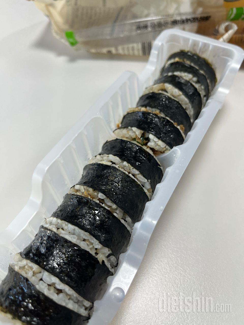 묵은지 참치김밥 처음 사먹고 넘 맛있