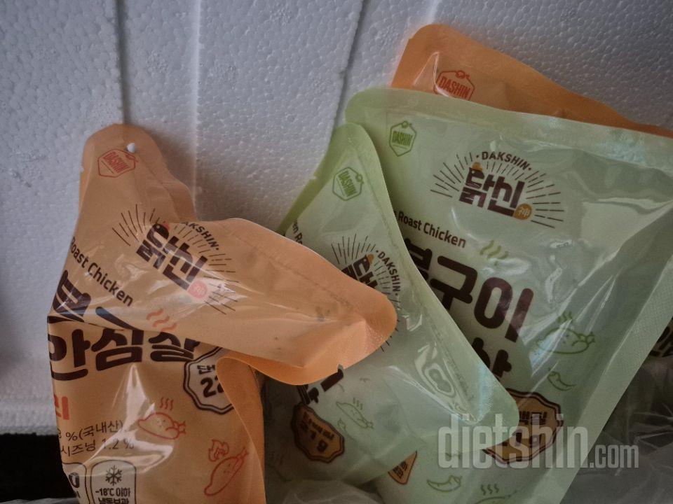 오븐구이라 더 담백한거 같아요. 여러