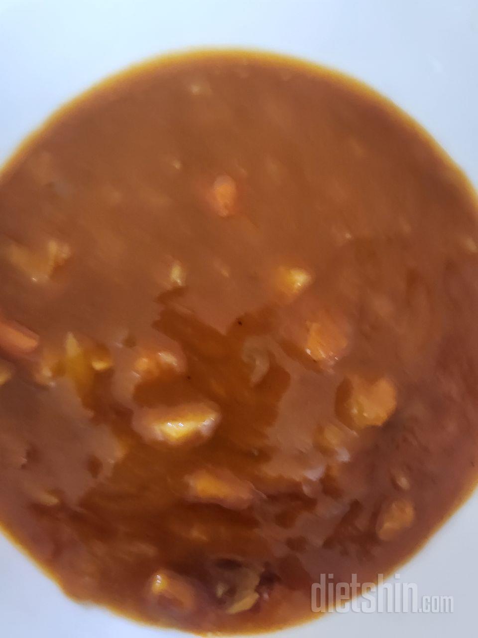 카레향이 확 나고 병아리콩이 많은거