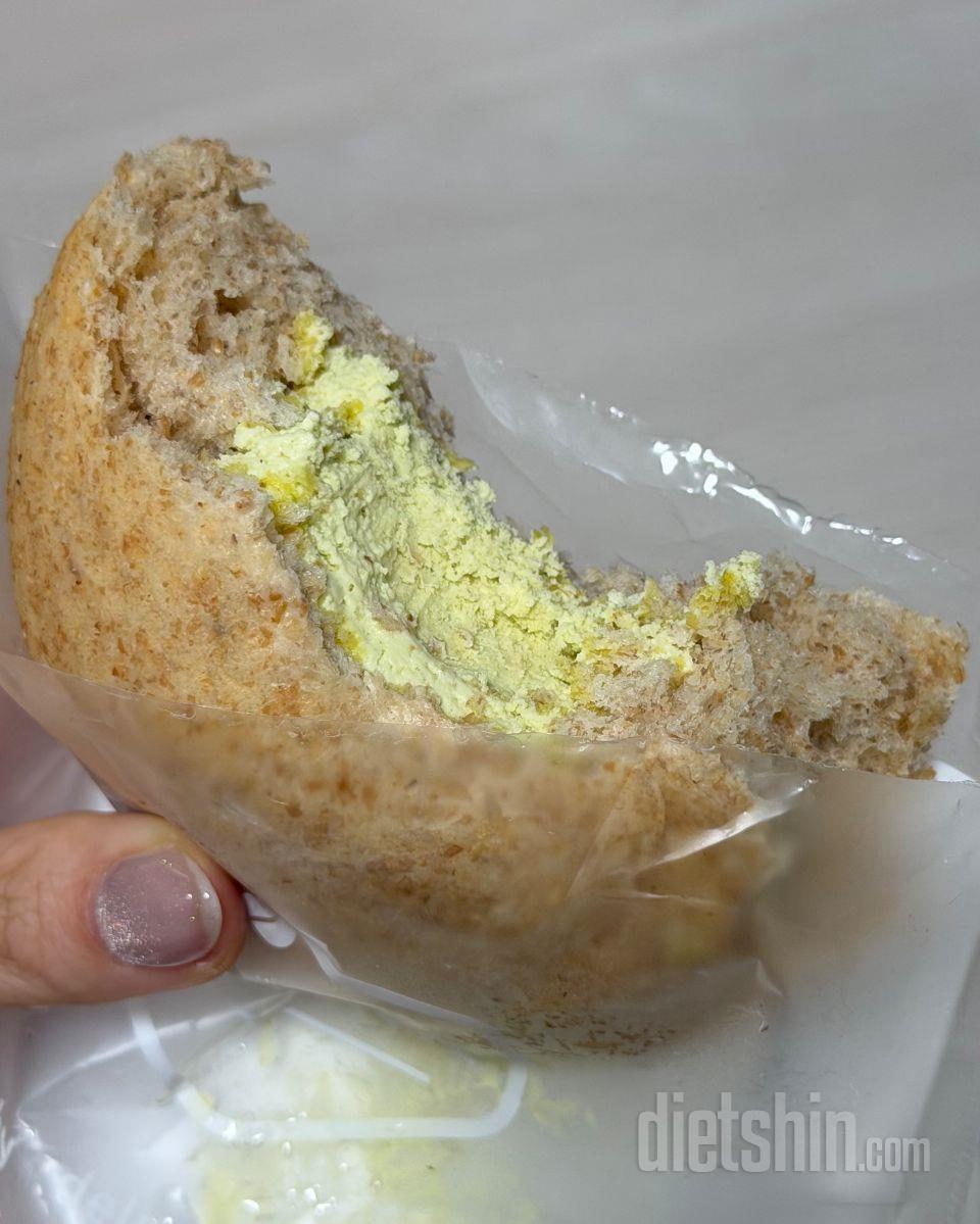 크림은 맛있었는데
빵 부분은 제 취향