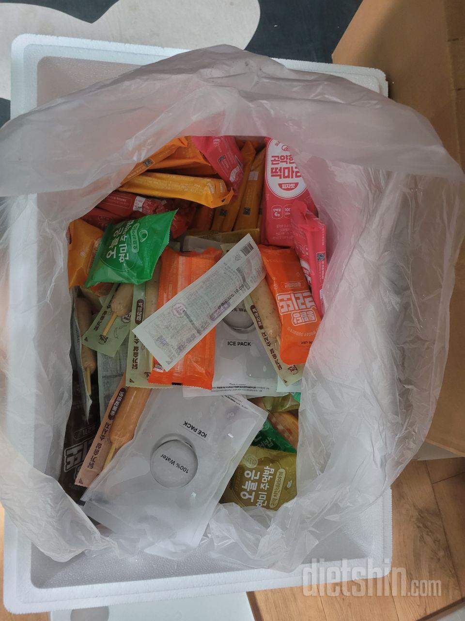 배송 하루만에 왔구요 여기 음식 다이