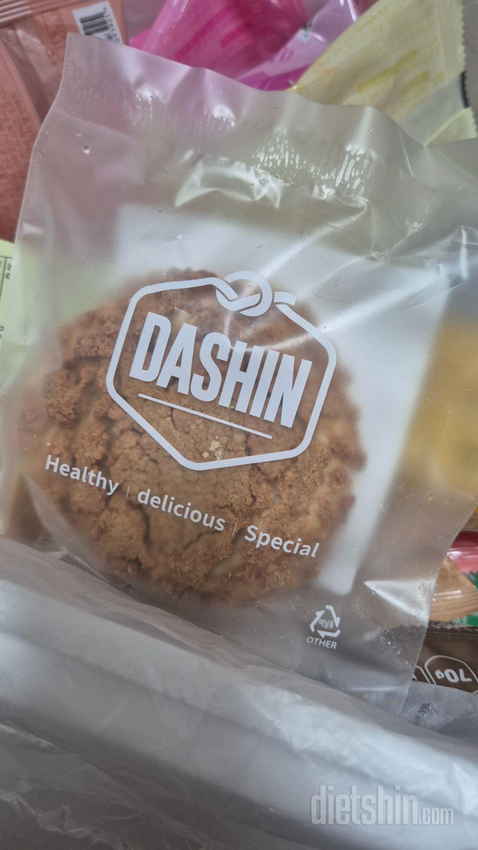 빵참기힘들어서 사봤아요 통밀로 건강힌