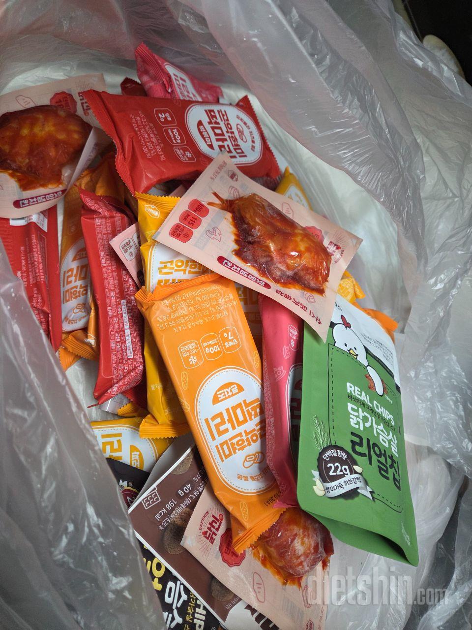 김밥이 왔네요.
잘 먹어보겠습니다