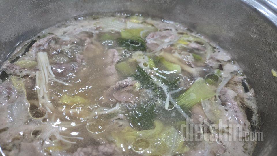 고기랑 칼국수만 추가하면 혼자 간편하