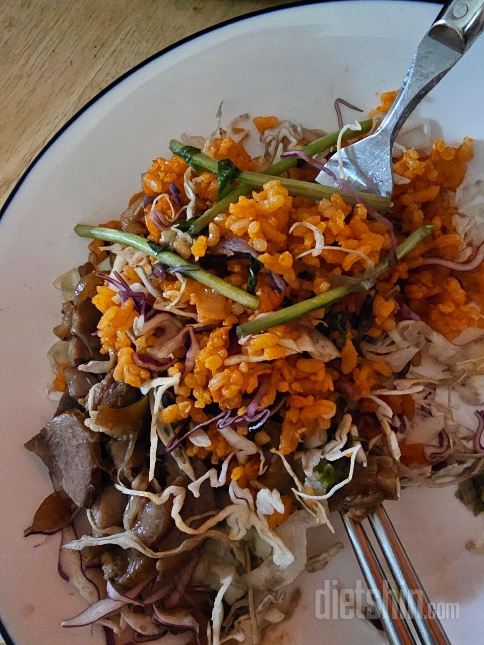 족발을 혼자 먹기에도 좋은 양이고 맛