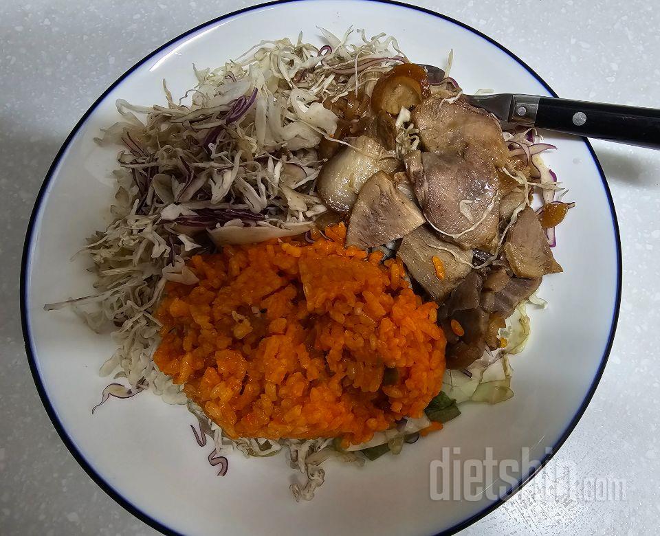 족발을 혼자 먹기에도 좋은 양이고 맛