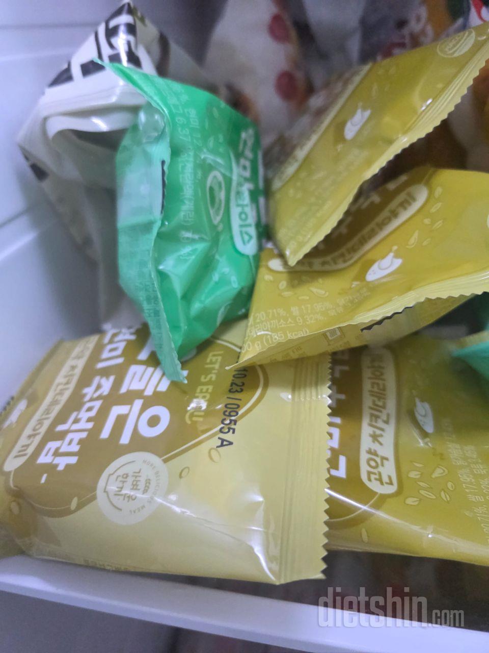 맛있네요~~~
에어프라이어에 데워먹었