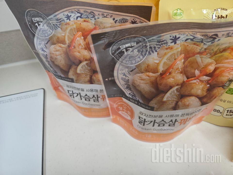 1.꿔바로우
2.달콤닭강정
최애입니다